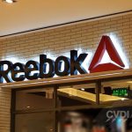 Letreros Luminosos - Logotipo Reebok retroiiluminado para fachada exterior